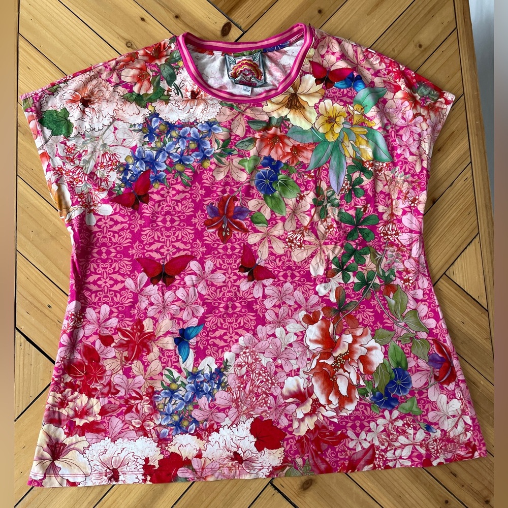 Johnny Was FRAME RELAXED DOLMAN SLEEVE TEE . Size L breathable & flowery fabric - Picture 4 of 9